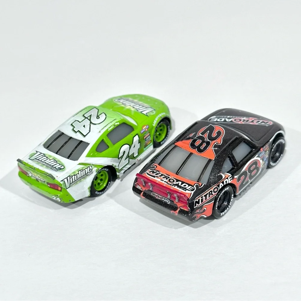 Disney Cars Brick Yardley #24 Vitoline, Aiken Axler #28 Nitroade Die-cast